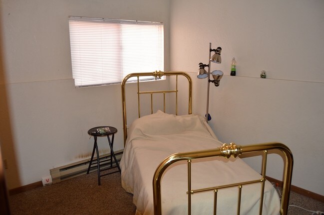 Photo - 1957 S 8th St W