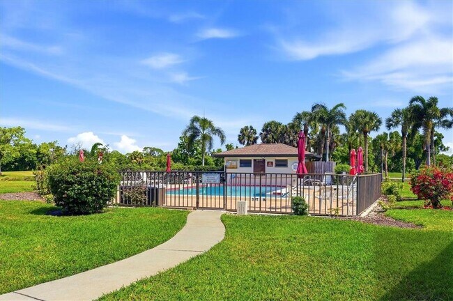 4535 Longwater Chase Unidad 18