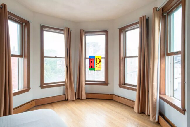 Building Photo - 28 Orleans St Rental