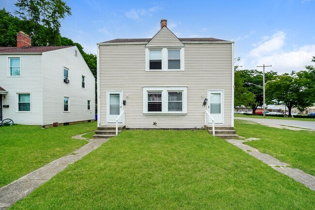Building Photo - 1732-1734-1734 E Whittier St Unit 1734