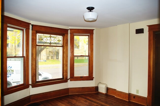 514 View St