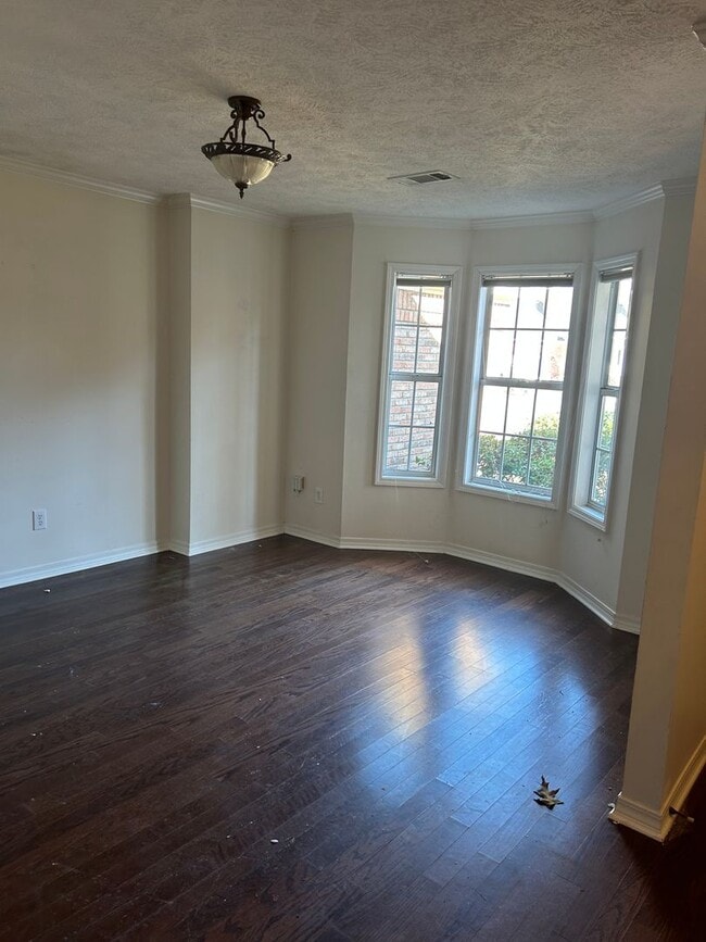 Photo - 89 Sir Henry Dr