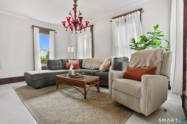 Photo - 8 Quintard Ave