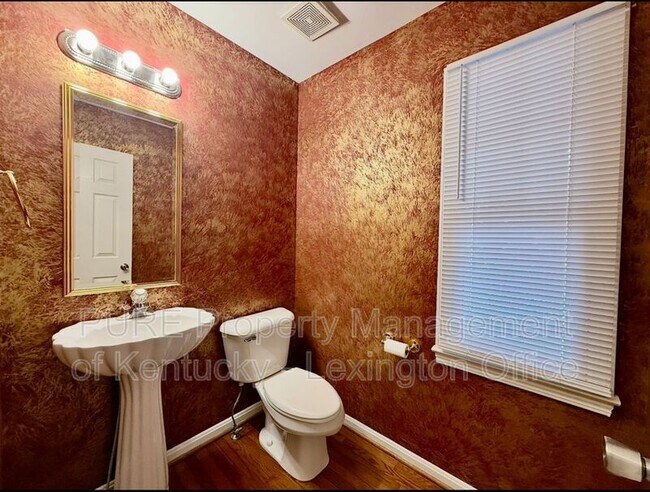 Photo - 552 Forest Hill Dr