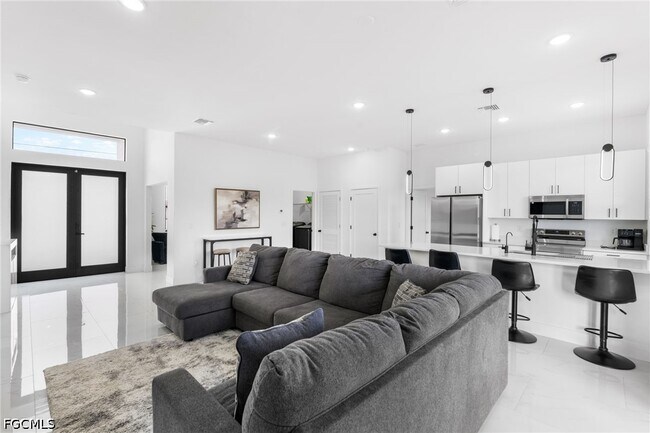 Photo - 2608 25th St W