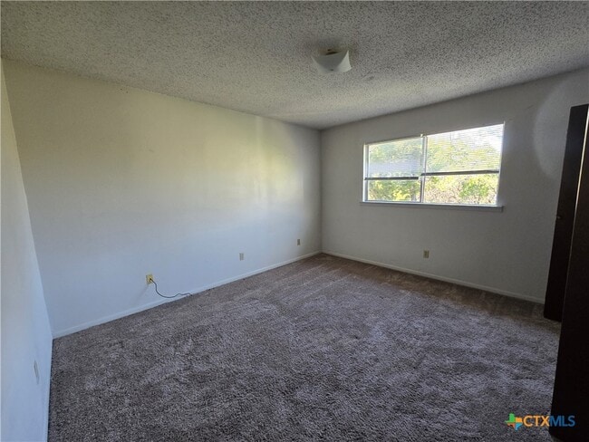 Building Photo - 209 Oak Trail Dr Unit C