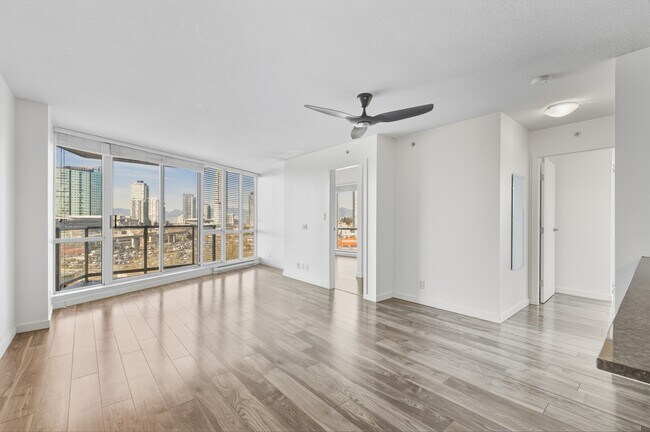 Photo - 13618-1100 100 Ave