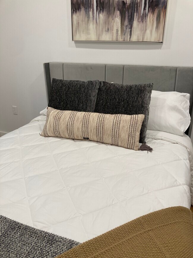 Photo - 150 W Middle St Apartments Unit Fully Furnished