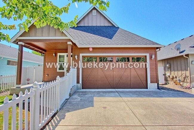 Photo - 3 Bed, 2.5 Bath Home in Battle Ground With Primary Suite on Main Floor