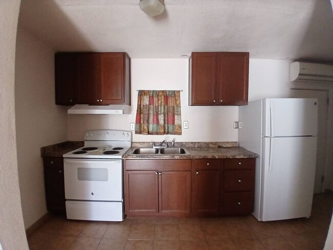 445 Rosemont St Unidad Back House