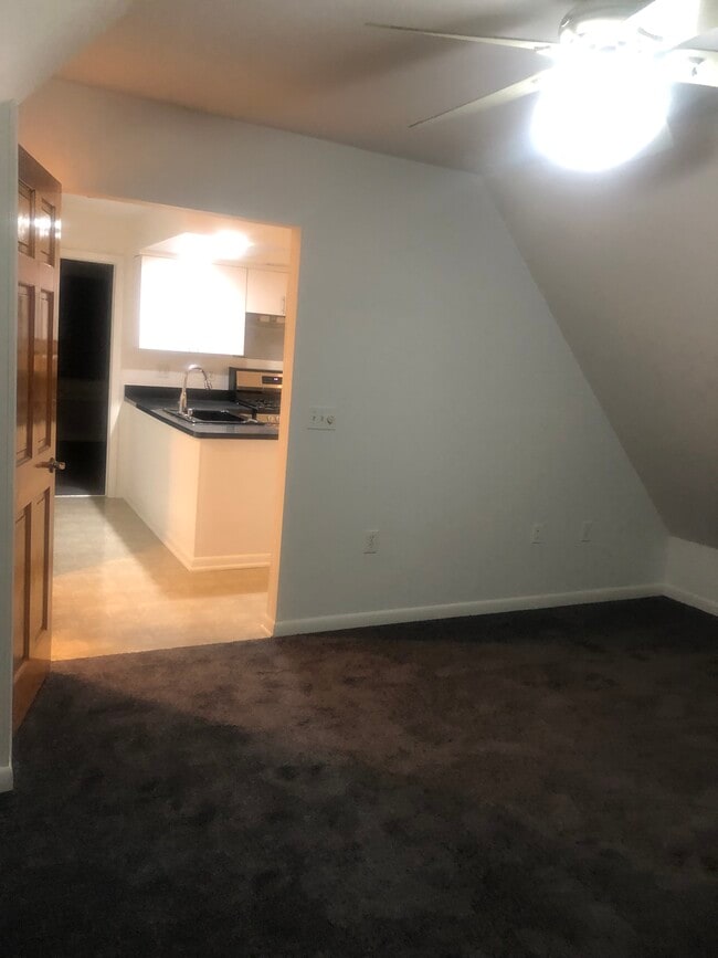 Building Photo - 622 N Terrace Ave Unit 4th