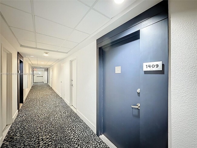 Building Photo - 1000 West Ave Unit 1409 Rental