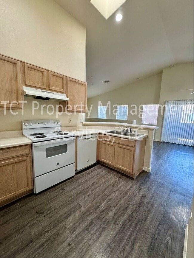 Photo - Nice two-story, 2bed, 2 bath with Garage in Mesa!