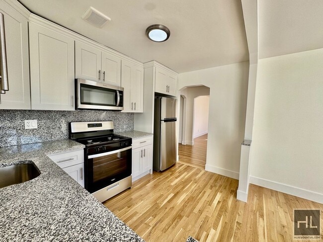 Photo - Newly Renovated 2 bedroom apartment spanni... Unit 2