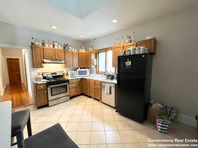 Photo - 19 Bucknam St Apartments Unit 3