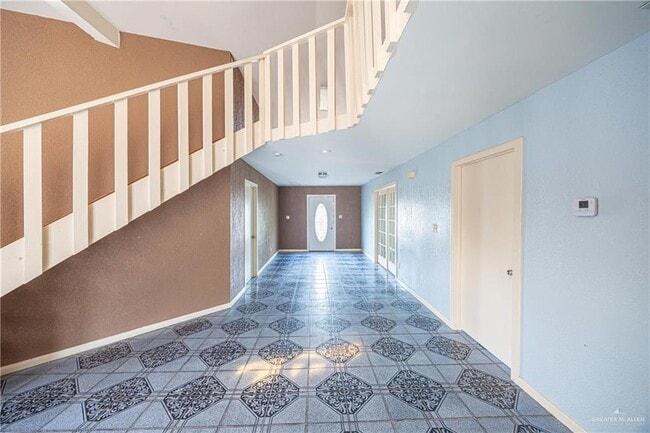 Photo - 18 Expressway 83