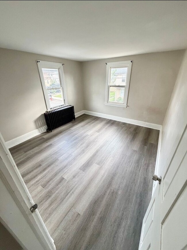 127 S 6th St Unit 2nd Floor