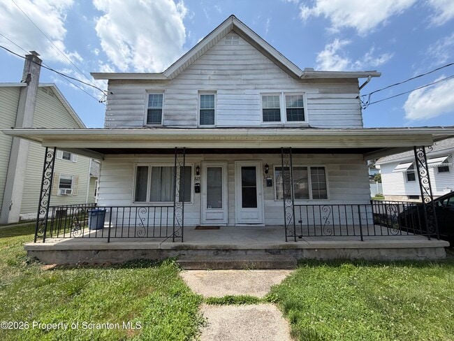 Building Photo - 831-831 Albert St