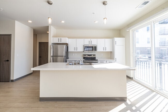 2BR, 2BA - 950SF - Kitchen