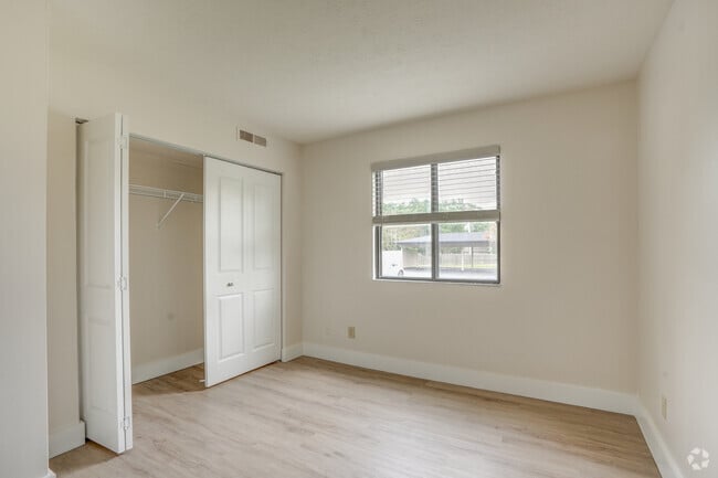 2BR, 1BA - 777SF