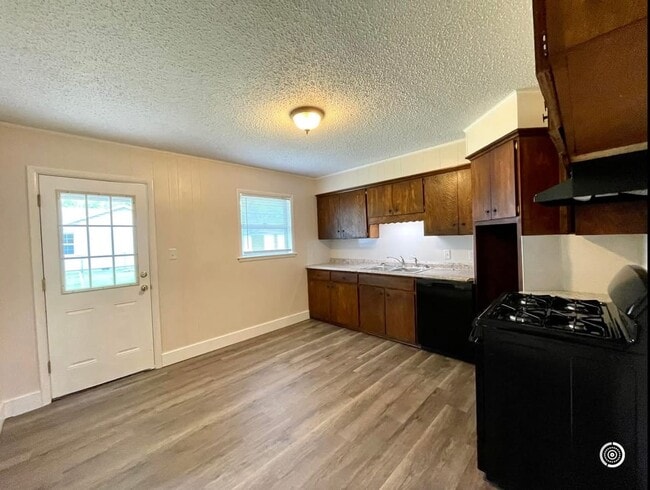 Photo - 501 12th Ave SE