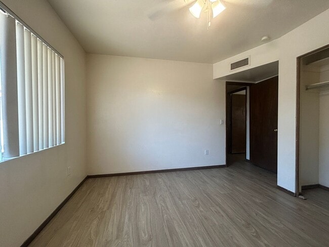Photo - 2141 E Manhatton Dr