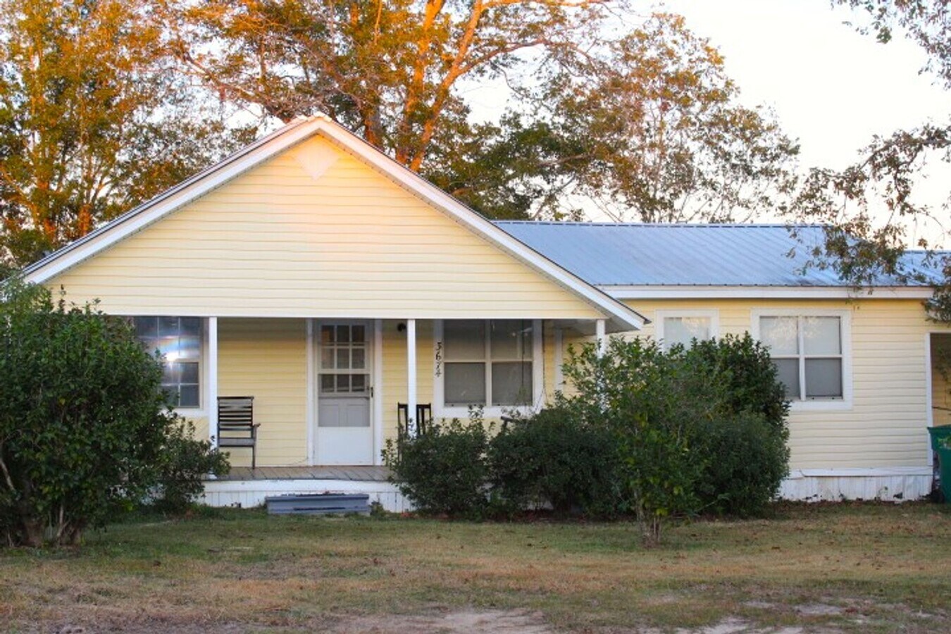 Charming Rural 3/2 in Cottondale w/ Carport - Charming Rural 3/2 in Cottondale w/ Carport