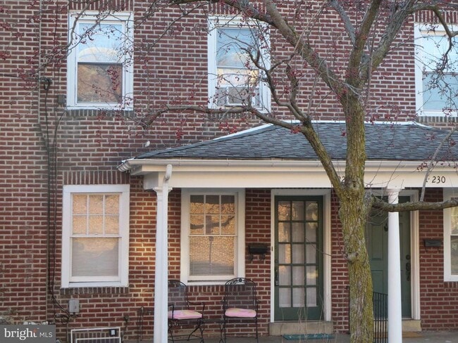Building Photo - 228 N Orange St Unit APARTMENT 1