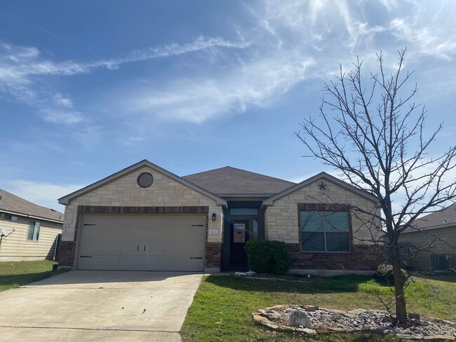 Building Photo - 3 Bedroom Conveniently Located Rental
