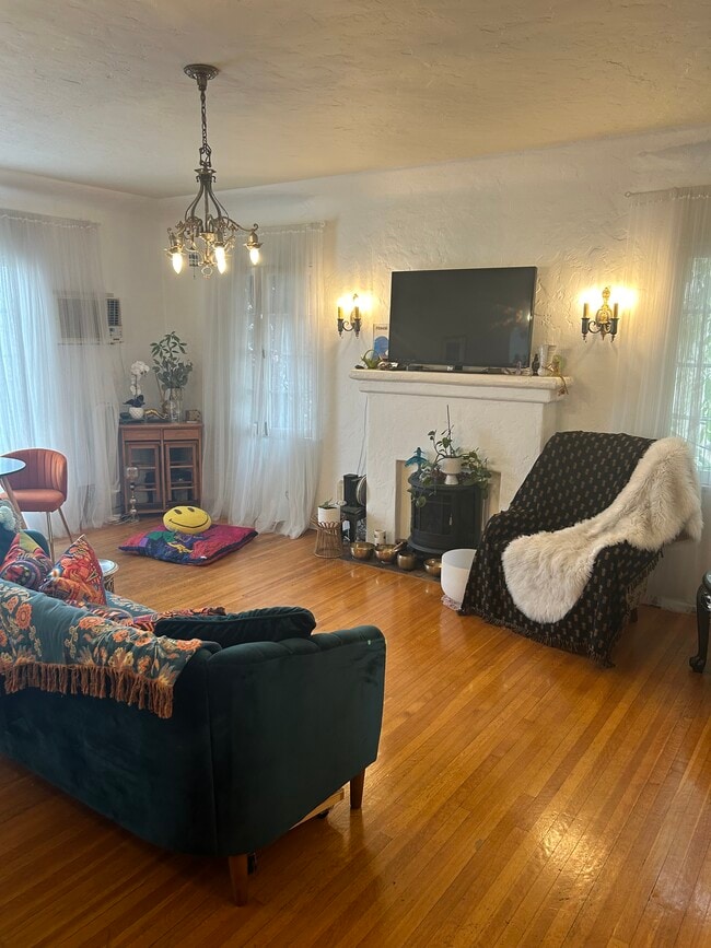 Photo - 464 N Stanley