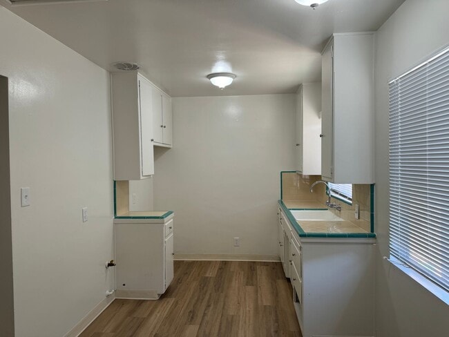 Photo - 2927 Peerless Ave Unit 2