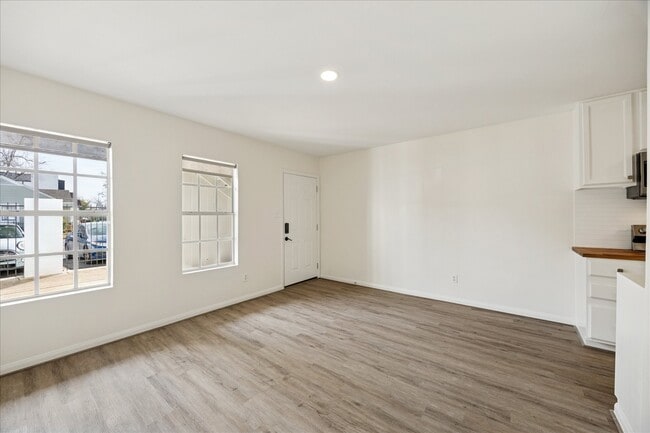 Photo - 1011 W 10th St Unit 2