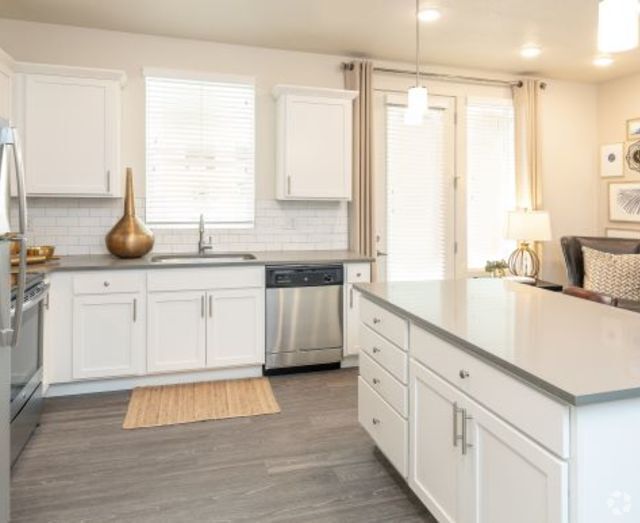 Granite Countertop Kitchen - Rivulet Apartments