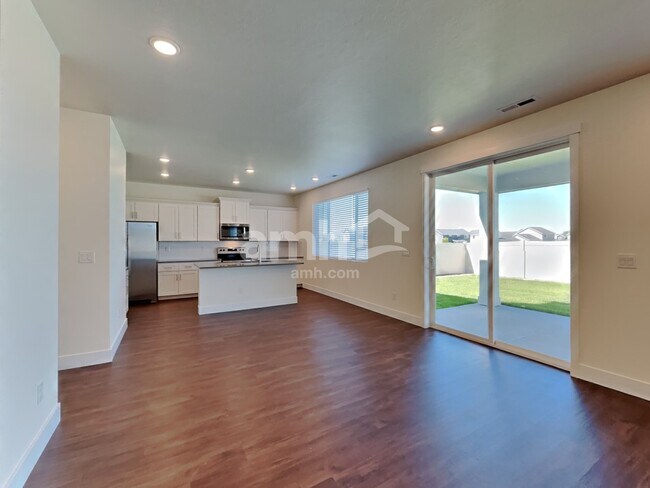 Photo - 1421 Alderleaf Ave