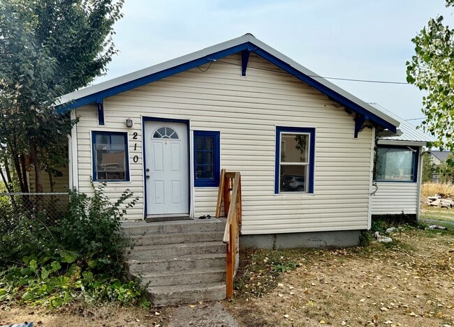 Building Photo - 210 18th St Rental