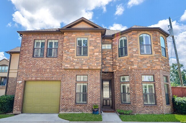 Photo - 1915 Upland Sky