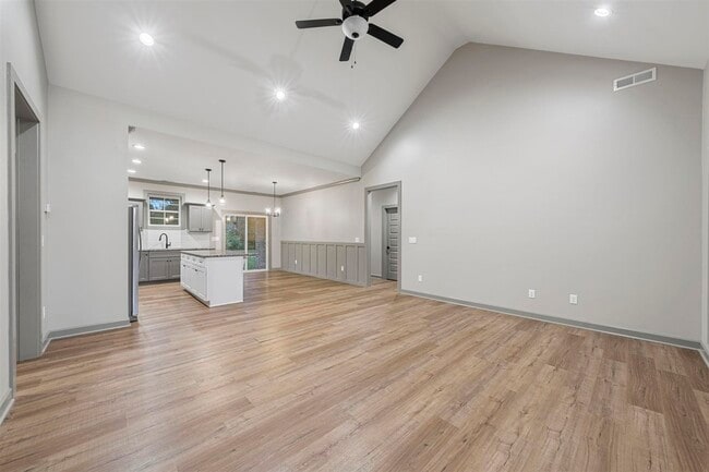 Photo - 3107 White Ash St