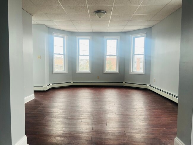 Building Photo - 876 Middle St Unit Second Floor  2