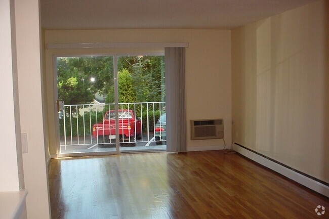 Building Photo - 6 Gilson Rd Rental