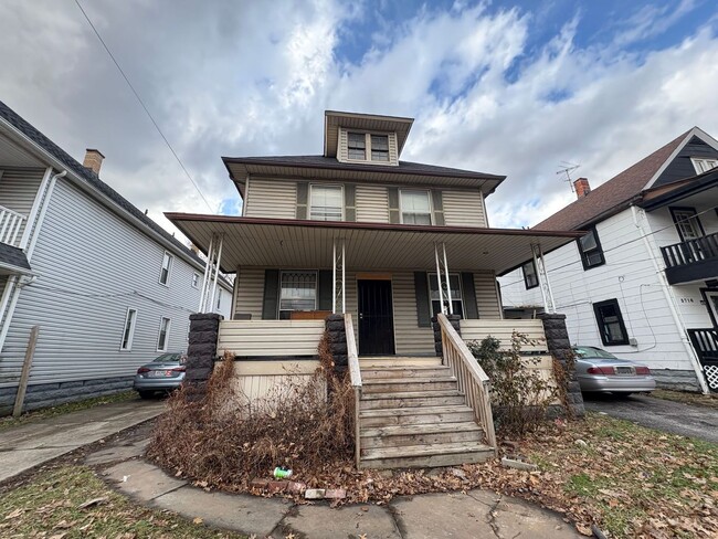 Building Photo - 3718 E 59th St Unit Down