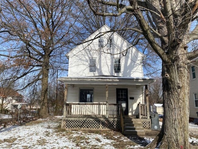 Building Photo - Classic 3-Bed Home with Covered Porch & Off-Street Parking