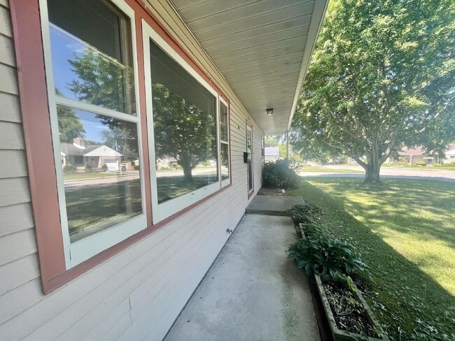 Photo - 1822 E 2nd St