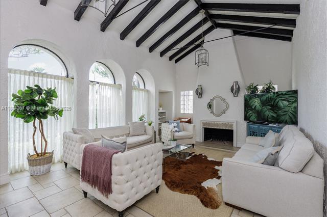 Photo - 1134 Harrison St