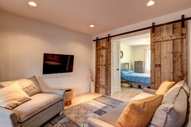 Photo - Downtown Breckenridge One Bedroom! Furnished,  Great natural light! 2parking spots!  Best Location