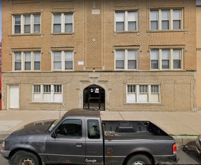 Building Photo - 2043 N Cicero Ave Unit 2S