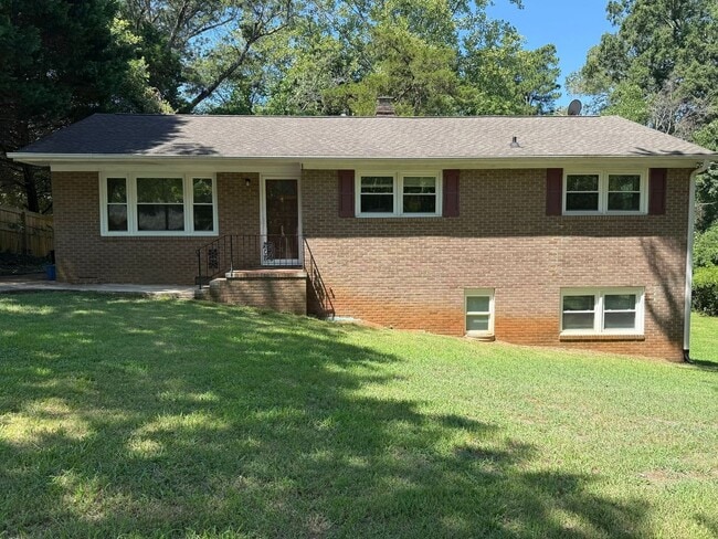 Building Photo - 645 Greenbriar Ave