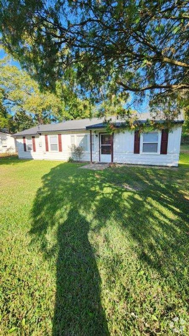 Building Photo - 4 Bedroom House - located off Lumpkin Road