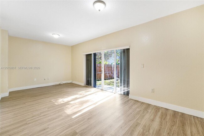 Photo - 631 SW 10th St