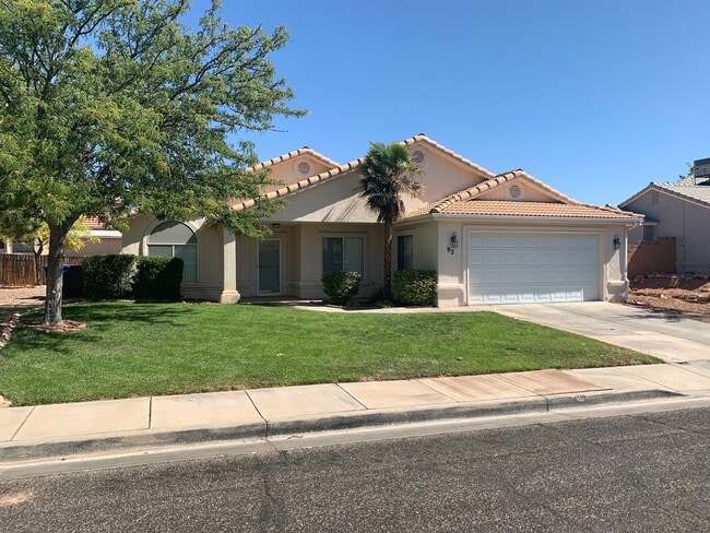 Building Photo - 3 Bed/ 2 Bath HOME