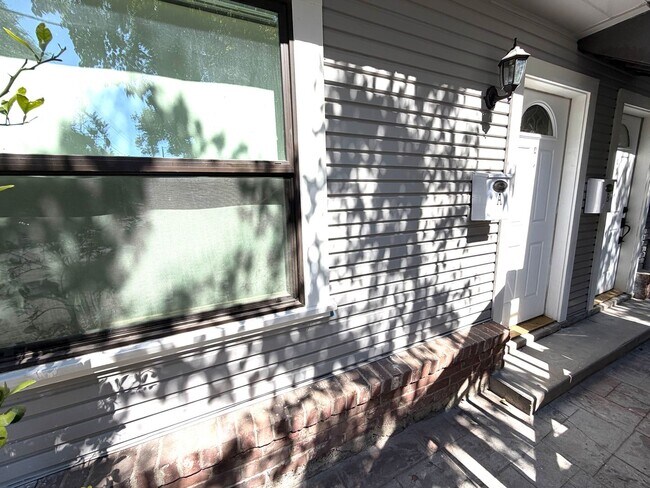 Building Photo - Beautifully Renovated Midtown Sacramento Apartment with Private Backyard Patio! Unit 161418 #A